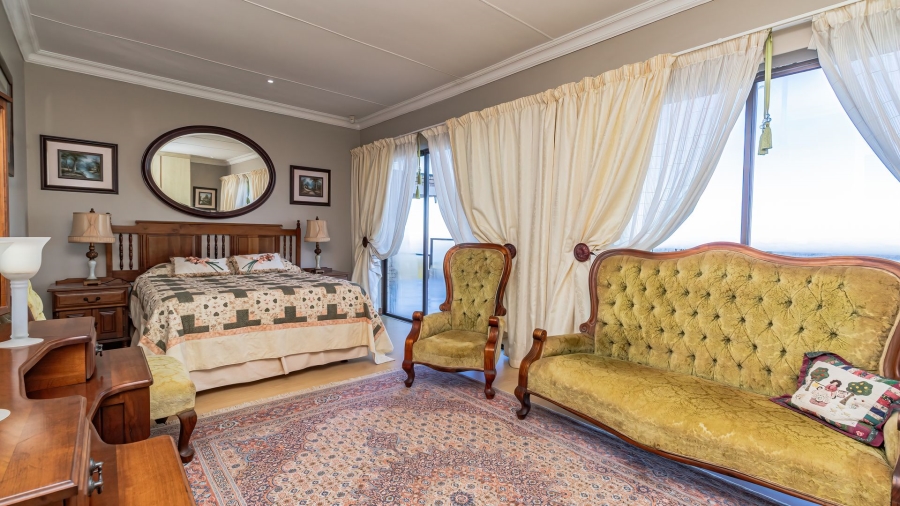 5 Bedroom Property for Sale in Village On Sea Western Cape